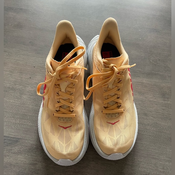 Hoka One One Carbon X 2 women’s Running Shoes size 8.5B - Picture 2 of 10